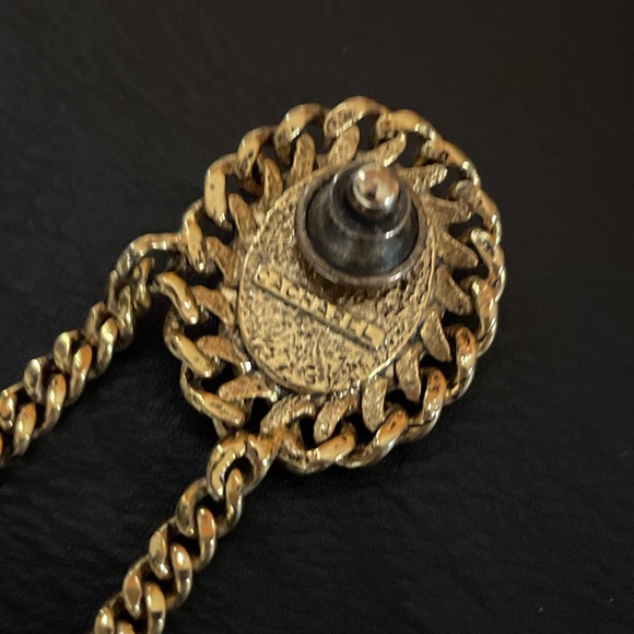 CHCHAREL Vintage Double Pins Oval Pearls And Gold Tone coat Sweater pin. HTF - Picture 2 of 6